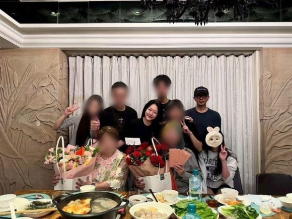 가수 구준엽의 아내 故서희원이 세상을 떠난 가운데, 서희원의 모친이 12일 자신의 사회관계망서비스(SNS)에 구준엽의 모습이 담긴 사진을 올리며 근황을 전했다. [사진=서희원 모친 인스타그램]