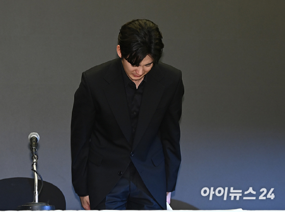 배우 故 김새론(오른쪽) 유족 측이 '김수현의 중대범죄를 폭로하겠다'며 7일 기자회견을 예고했다. [사진=아이뉴스24DB, 김새론 인스타그램]