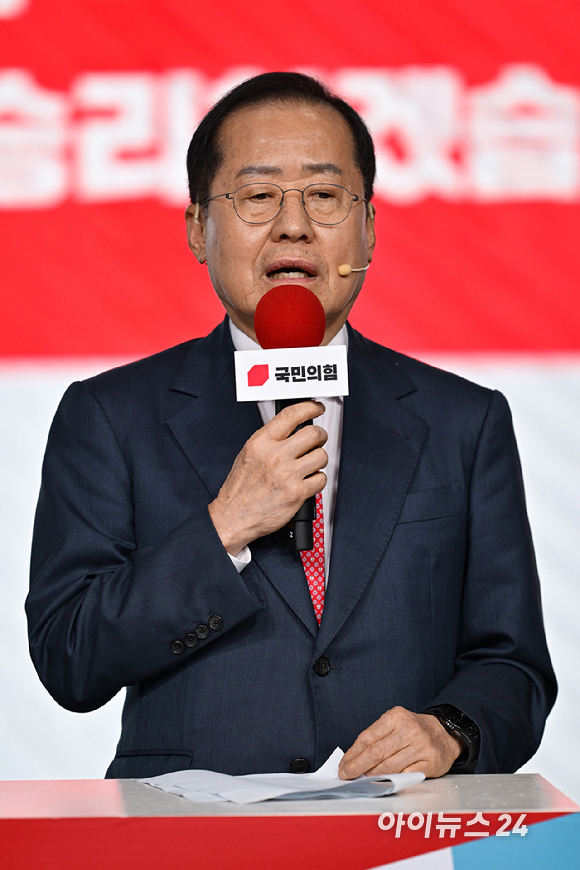 홍준표 국민의힘 경선 후보가 18일 오후 서울 강서구 ASSA아트홀에서 열린 국민의힘 '제21대 대통령후보자 1차 경선 비전대회'에서 비전을 발표하고 있다. [사진=국회사진취재단]