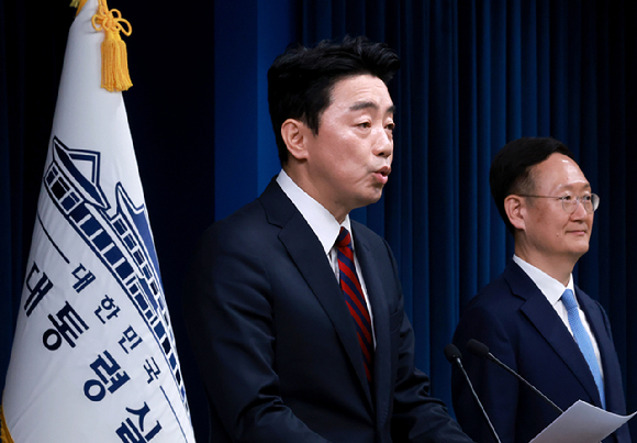 이재명 대통령이 24일 서울 용산 대통령실 청사에서 열린 5차 수석·보좌관 회의에서 발언하고 있다. 2025.7.24 [사진=연합뉴스]