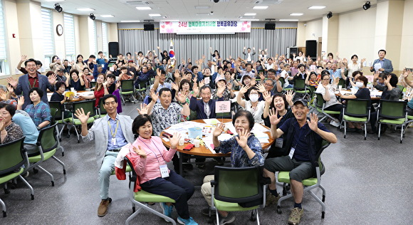 의성군이 2024년 행복마을자치사업 '행복공유마당'을 개최하고 있다. [사진=의성군청]