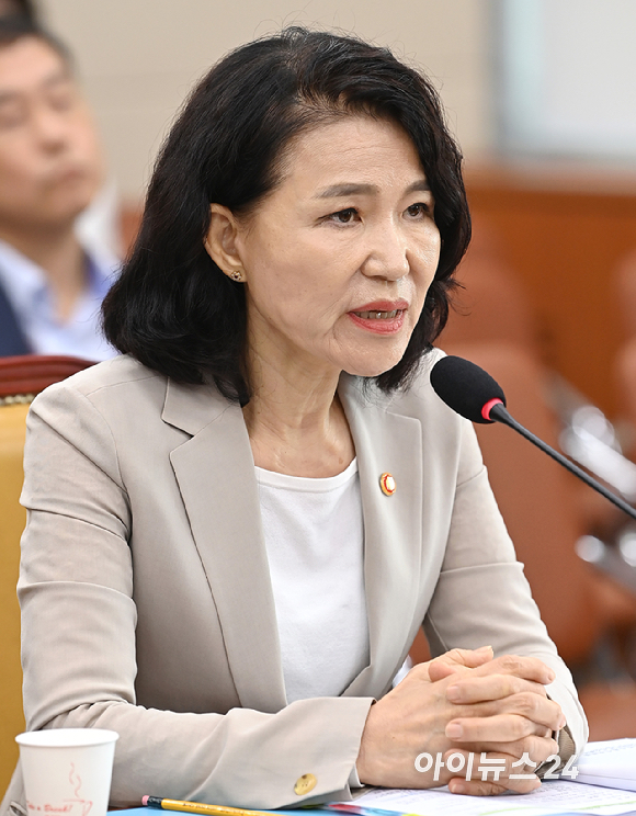 이진숙 방통위원장이 7일 서울 여의도 서울 여의도 국회에서 열린 과학기술정보통신위원회 전체회의에서 질의에 답변하고 있다. [사진=곽영래 기자]