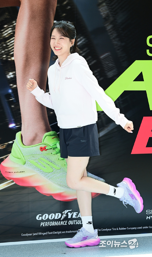 배우 박은빈이 3일 오후 경기도 고양시 덕양구 스타필드 고양점에서 열린 스케쳐스 에어로 러닝화 팝업스토어 포토콜 행사에 참석하고 있다. [사진=정소희 기자]