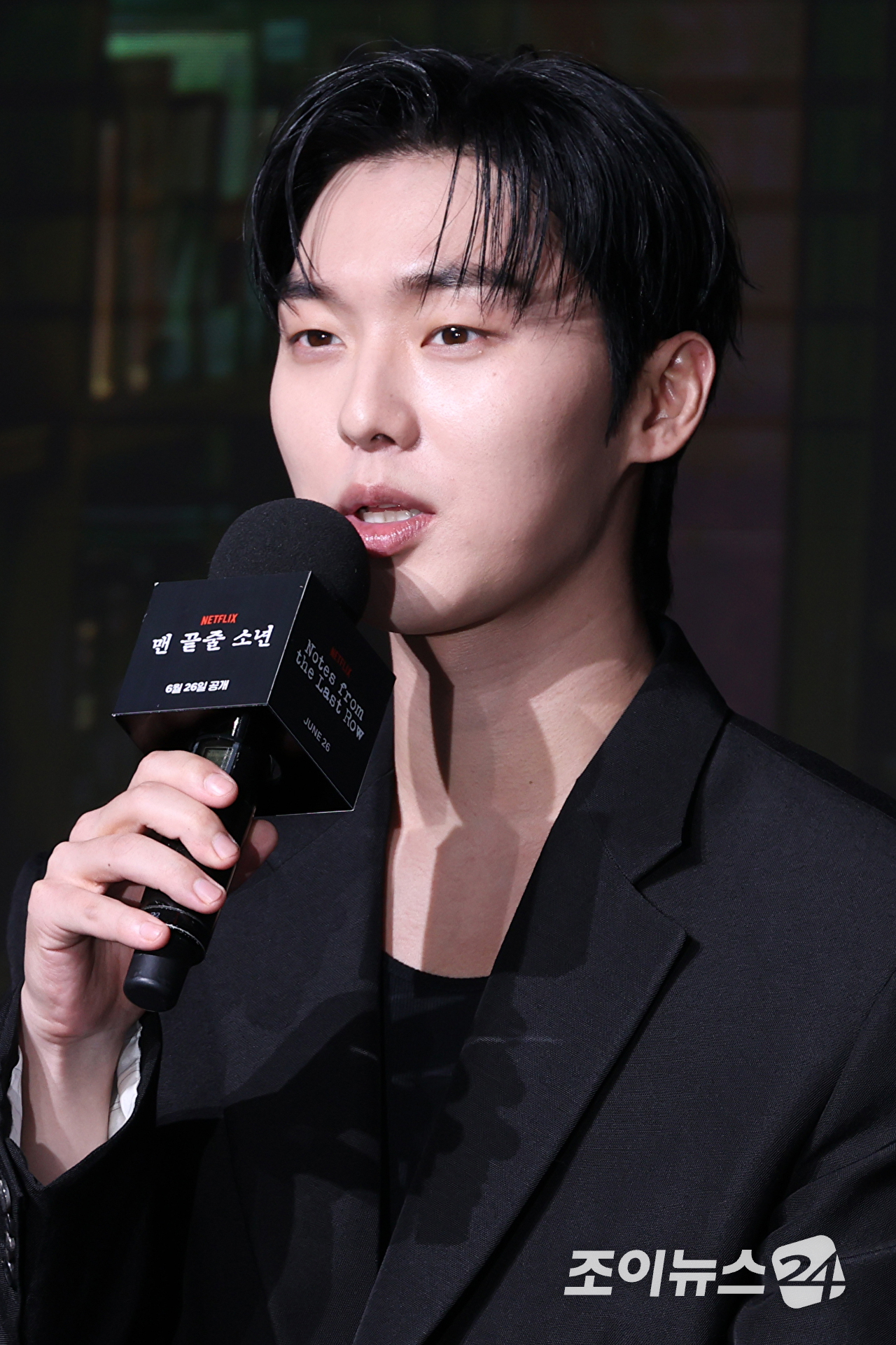 배우 최현욱이 24일 오전 서울 마포구 호텔 나루 서울 엠갤러리에서 진행된 넷플릭스 시리즈 '맨 끝줄 소년' 제작발표회에 참석해 포즈를 취하고 있다. [사진=문수지 기자]