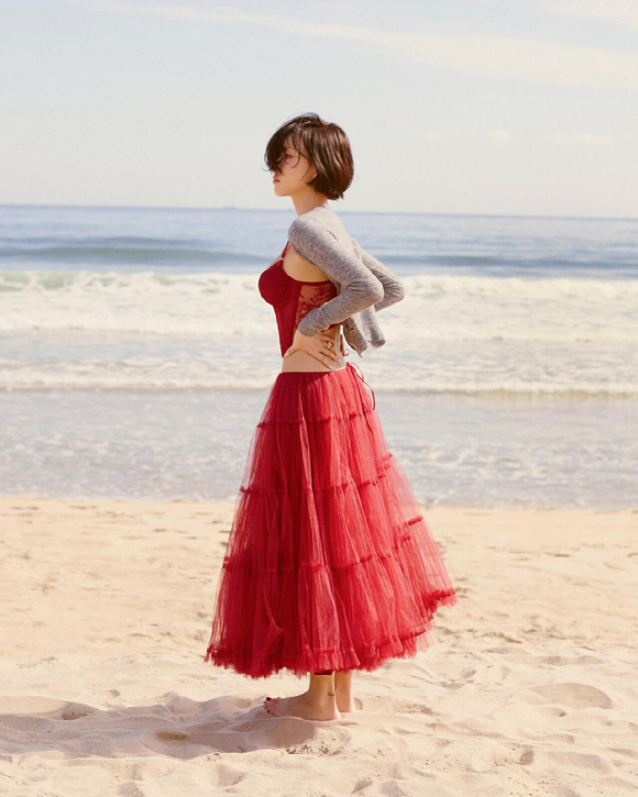 가수 화사가 '굿 굿바이'로 인기가요 1위를 차지했다. [사진=피네이션]