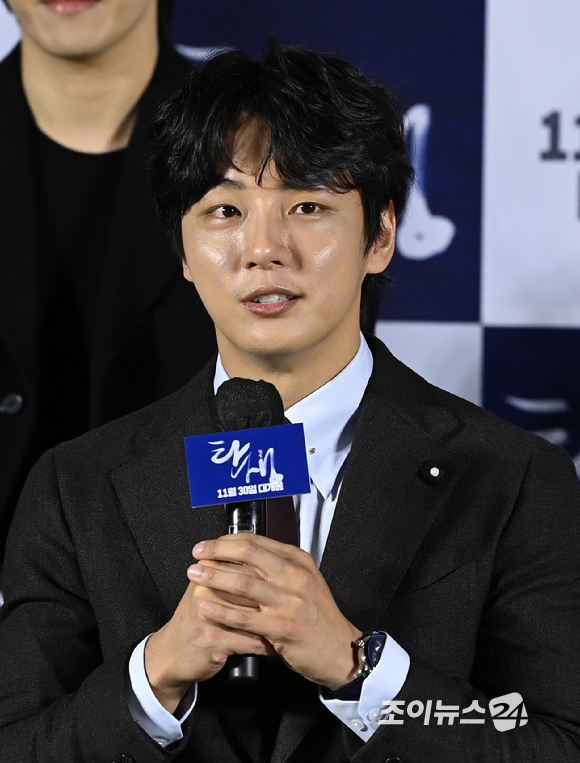 배우 윤시윤이 11일 오전 서울 용산구 CGV아이파크몰에서 열린 영화 '탄생' 제작보고회에 참석해 인사말을 하고 있다. [사진=김성진 기자]