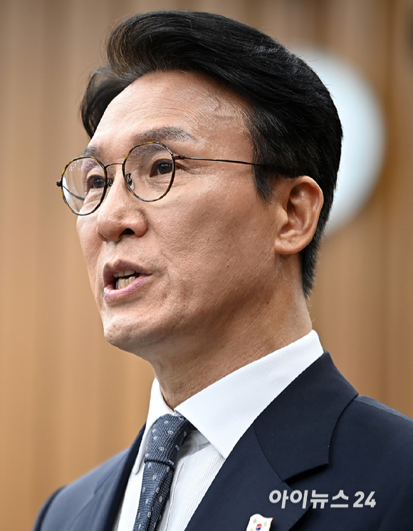 김민석 국무총리 후보자가 24일 서울 여의도 국회에서 열린 국무총리(김민석) 임명동의안 심사를 위한 인사청문회에서 모두발언을 하고 있다. [사진=곽영래 기자]
