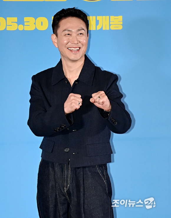 배우 오정세가 26일 오후 서울 용산구 CGV용산아이파크몰에서 영화 &lsquo;하이파이브&rsquo; 언론시사회에서 포토타임을 갖고 있다. [사진=곽영래 기자]