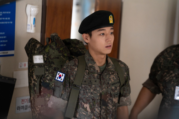 '취사병' 군기 바짝 든 박지훈, 개성 강한 부대 생활 시작