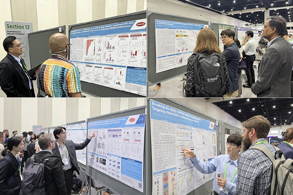 한미약품 연구진이 미국 샌디에이고에서 열린 미국암연구학회(AACR)에서 항암 신약 후보물질 연구 결과를 포스터로 발표하고 있다. [사진=한미약품 제공]