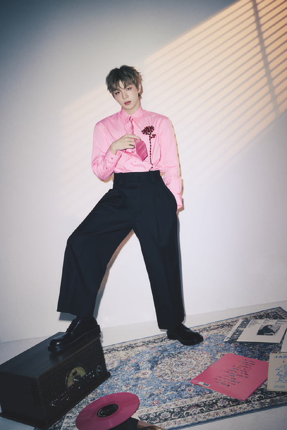 강다니엘 신보 'Glow to Haze' 콘셉트 포토. [사진=ARA]