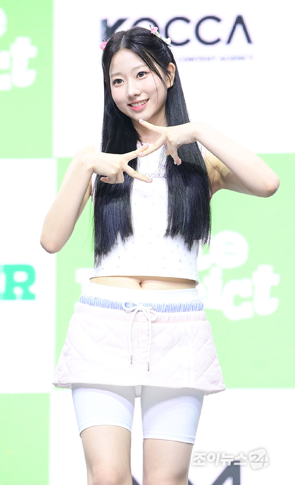 그룹 유스피어 다온이 17일 오후 서울 영등포구 명화라이브홀에서 열린 USPEER (유스피어) 첫 번째 미니앨범 'BITE DISTRICT'(바이트 디스트릭트) 미디어 쇼케이스에 참석하고 있다. [사진=정소희 기자]