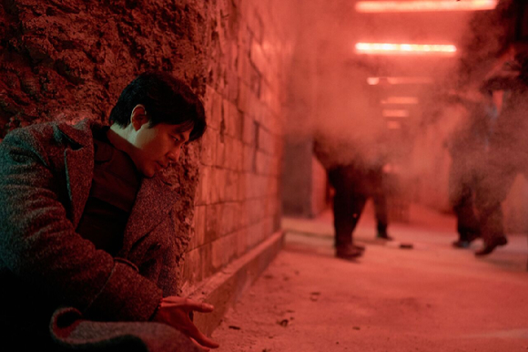 배우 조인성이 영화 '휴민트'에서 열연하고 있다. [사진=NEW]