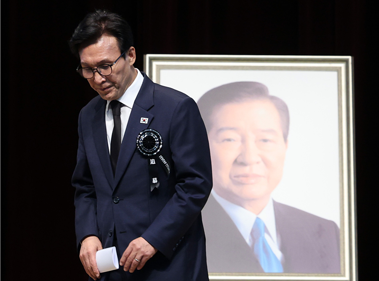 더불어민주당 김민석 대표가 18일 서울 동작구 국립서울현충원 현충관에서 열린 김대중 대통령 서거 17주기 추모식에 참석해 추모사를 마친 후 이동하고 있다. 2026.8.18 [공동취재] [사진=연합뉴스]