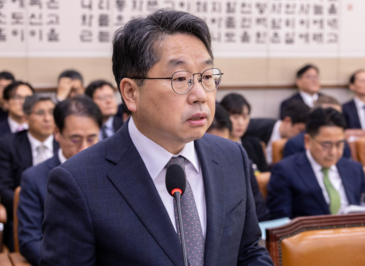 8일 사의를 표명한 정진우 서울중앙지검장이 지난 10월 23일 국회 법제사법위원회 전체회의에서 의원 질의에 답변하고 있다. 2025.10.23 [사진=연합뉴스]