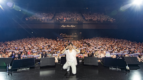 배우 김남길이 글로벌 투어 '어게인'을 통해 팬들과 뜻깊은 시간을 보내고 있다. [사진=길스토리이엔티]