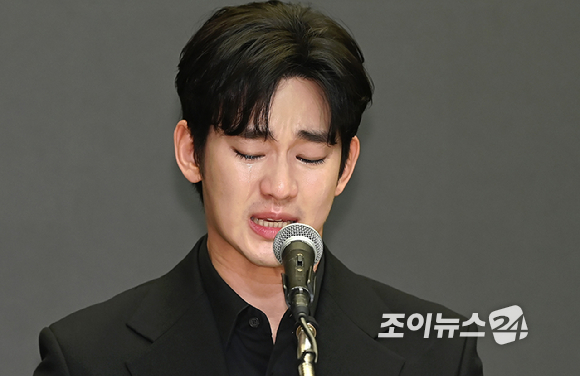 아이브(IVE) 장원영이 15일 오후 서울 종로구 포시즌스 호텔에서 열린 제20회 유방암 인식 항상 캠페인 자선 행사 'LOVR YOUR'에 참석하고 있다. [사진=정소희 기자]