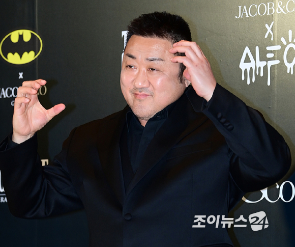 배우 마동석이 24일 오후 서울 용산구 그랜드 하얏트 서울에서 열린 제이콥앤코 코리아 부티그 오픈 행사에 참석하고 있다. [사진=정소희 기자]