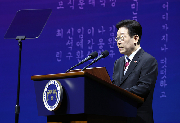 이재명 대통령이 1일 서울 강남구 코엑스에서 열린 제107주년 3&middot;1절 기념식에서 기념사를 하고 있다. 2026.3.1 [청와대통신사진기자단] [사진=연합뉴스]