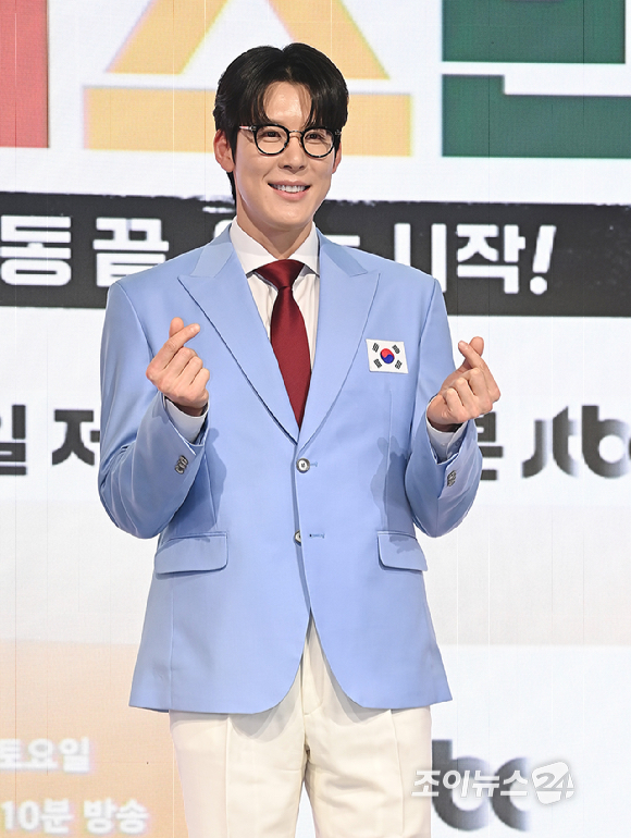 전 수영선수 박태환이 14일 서울 여의도 페어몬트 앰배서더 서울에서 열린 JTBC 신규 예능 '예스맨' 제작발표회에서 포즈를 취하고 있다. [사진=곽영래 기자]