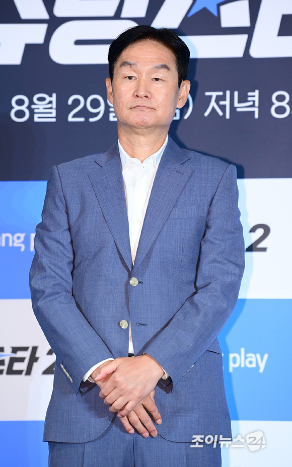 최용수 감독이 28일 오전 서울 구로구 더 링크 서울 트리뷰트 포트폴리오 호텔에서 열린 쿠팡플레이 예능 '슈팅스타' 시즌 2 제작발표회에 참석하고 있다. [사진=정소희 기자]
