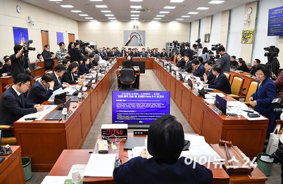 30일 서울 여의도 국회에서 열린 쿠팡 침해사고 및 개인정보 유출, 불공정 거래, 노동환경 실태 파악과 재발방지 대책 마련을 위한 청문회가 진행되고 있다. [사진=곽영래 기자]
