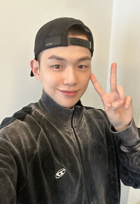 강다니엘이 입대 전 삭발 사진을 공개했다. [사진=강다니엘 SNS]