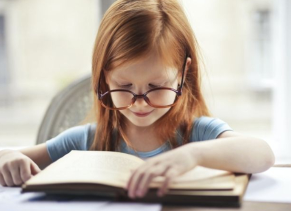 사회관계망서비스(SNS) 사용이 아동의 주의력을 떨어뜨린다는 연구 결과가 제시됐다. 사진은 본 기사 내용과 무관. [사진=Mom With Five]