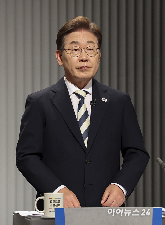 이재명 더불어민주당 대선 후보가 23일 서울 영등포구 KBS본관 스튜디오에서 열린 중앙선거방송토론위원회 주관 제21대 대통령선거 2차 후보자토론회에서 발언하고 있다. [사진=국회사진기자단]