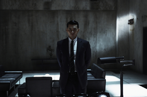 배우 현빈이 디즈니+ '메이드 인 코리아'에서 열연하고 있다. [사진=월트디즈니 컴퍼니 코리아]