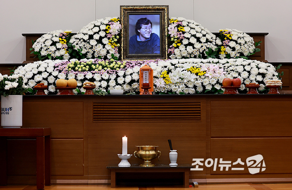 뇌출혈 투병 끝에 별세한 '드라마계 거장' 故 안판석 감독의 빈소가 14일 서울대병원 장례식장에 마련됐다. [사진=사진공동취재단]