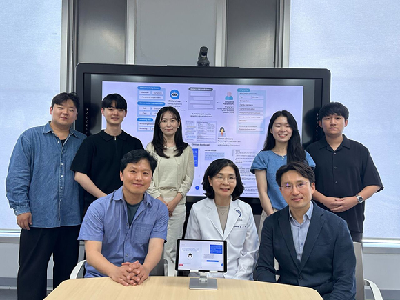 AI와 전문의 협업 시스템이 만들어졌다. 정신과를 가기 전에 AI와 대화를 통해 기본 임상 자료를 파악한다. [사진=KAIST]