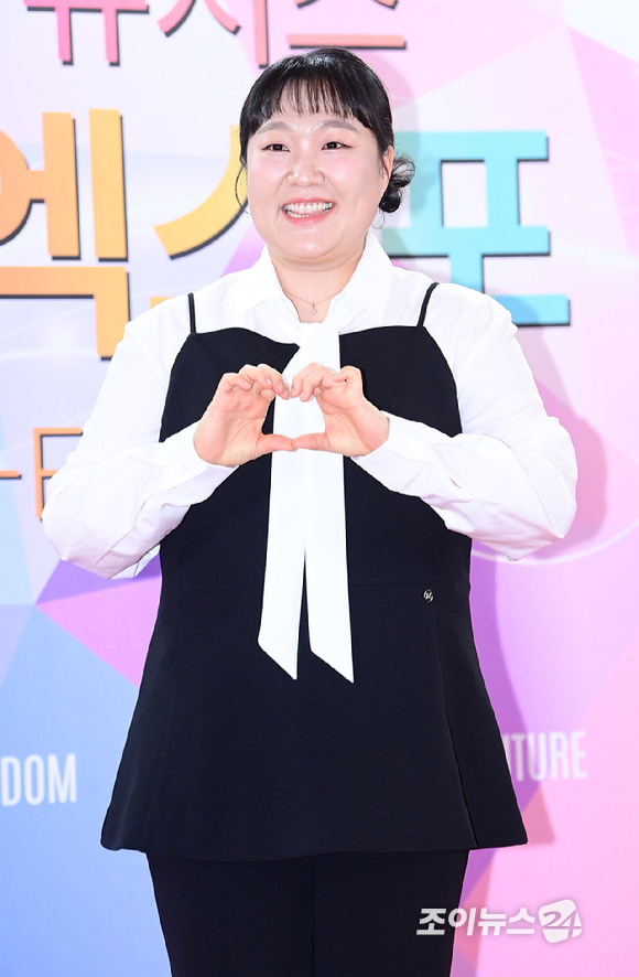 코미디언 이수지가 28일 오후 서울 중구 소공동 롯데호텔에서 열린 '제8회 뉴 시스 한류엑스포' 시상식 포토월 행사에 참석하고 있다. [사진=정소희 기자]
