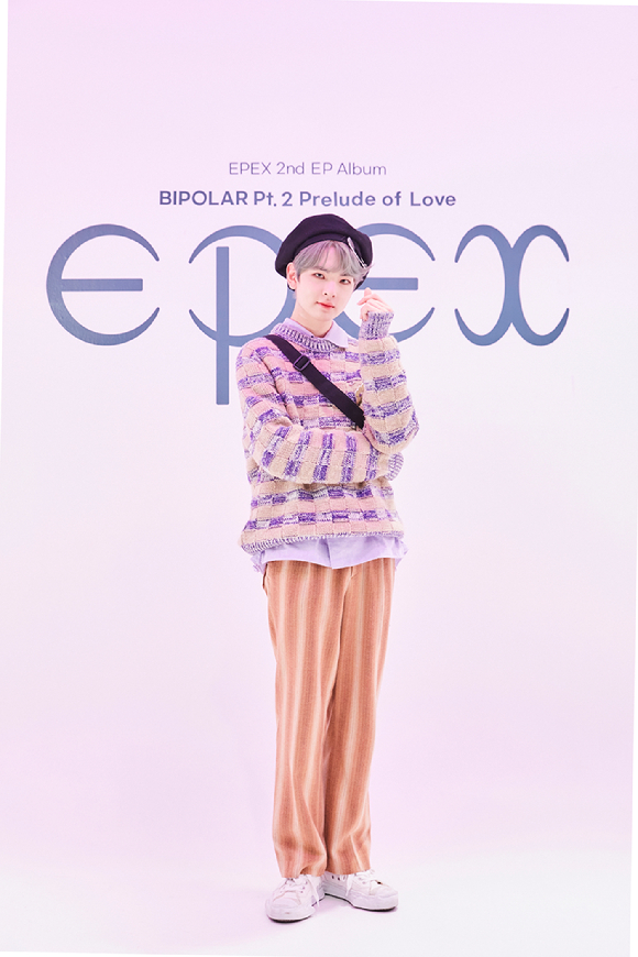 그룹 이펙스(EPEX) 뮤가 26일 온라인으로 진행된 두 번째 EP 앨범 'Bipolar(양극성) Pt.2 사랑의 서' 발매 기념 쇼케이스에 참석해 포즈를 취하고 있다. [사진=C9엔터테인먼트]