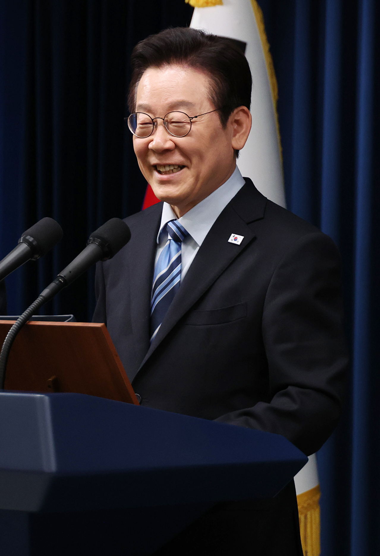 이재명 대통령이 14일 서울 용산 대통령실에서 한미 관세·안보 협상 '조인트 팩트시트'(공동 설명자료) 최종 합의를 발표하고 있다. 2025.11.14 [사진=연합뉴스]