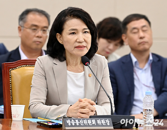 이진숙 방통위원장이 7일 서울 여의도 서울 여의도 국회에서 열린 과학기술정보통신위원회 전체회의에서 질의에 답변하고 있다. [사진=곽영래 기자]