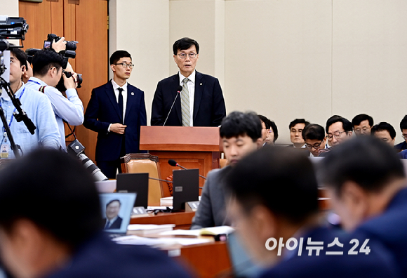 이창용 한국은행 총재가 9일 오전 서울 여의도 국회에서 열린 기획재정위원회 전체회의에서 업무보고를 하고 있다. [사진=곽영래 기자]