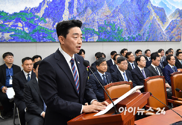 강훈식 대통령 비서실장이 6일 서울 여의도 국회에서 열린 운영위원회의 대통령비서실 등 국정감사에서 업무보고를 하고 있다. [사진=곽영래 기자]