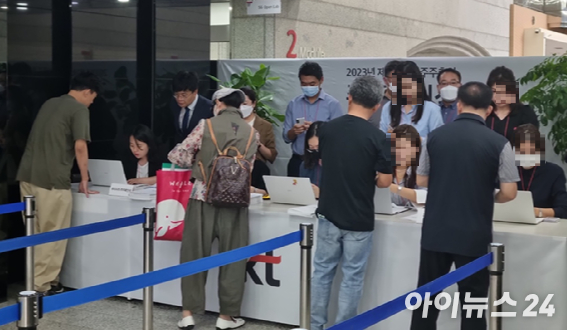 30일 KT 주총이 열린 서울 서초구 우면동 KT연구개발센터 앞 모습 [사진=안세준 기자]