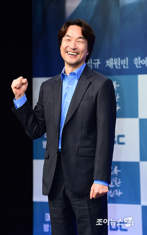 배우 한석규가 10일 오후 서울 마포구 상암동 MBC신사옥에서 열린 MBC 새 토일드라마 '이토록 친밀한 배신자' 제작발표회에 참석하고 있다. [사진=정소희 기자]