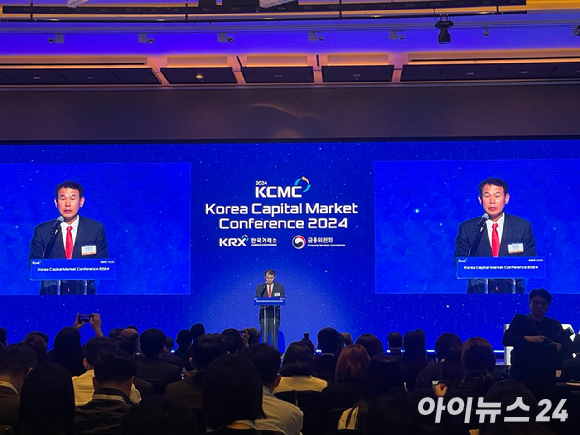 정은보 한국거래소 이사장이 4일 오전 서울 영등포구 여의도에서 열린 '코리아 캐피탈 마켓 컨퍼런스 2024'에서 개회사를 하고 있다. [사진=김지영 기자]