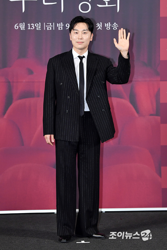 배우 서현우가 10일 오후 서울 용산구 CGV 용산아이파크몰점에서 진행된 SBS 새 금토드라마 '우리영화' 제작발표회에 참석해 포즈를 취하고 있다. [사진=문수지 기자]