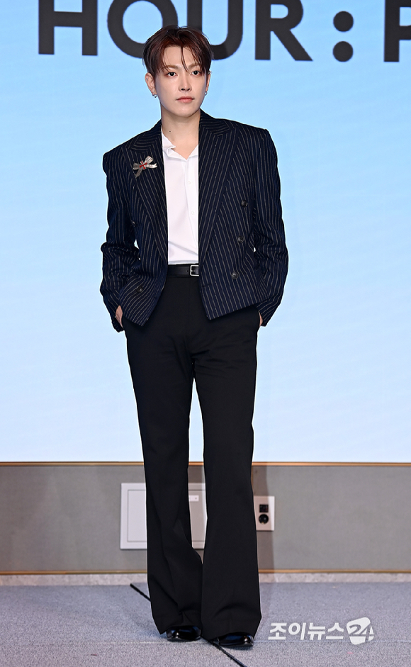 그룹 에이티즈 홍중이 12일 오후 서울 마포구 호텔 나루 서울 엠갤러리에서 열린 미니 12집 '골든 아워 : 파트 3'(GOLDEN HOUR : Part.3) 앨범 발매 기념 기자간담회에서 포즈를 취하고 있다. [사진=곽영래 기자]
