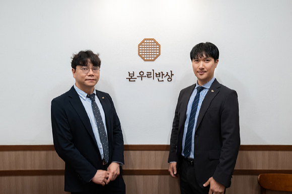 본아이에프 컨세션본부 운영팀 남길우 팀장, 가맹팀 엄재호 과장(왼쪽부터). [사진=본우리반상]