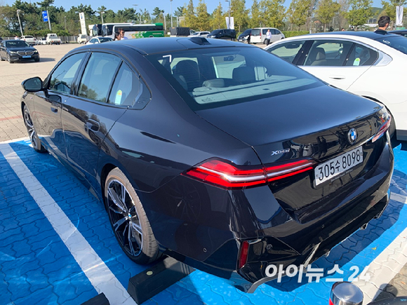 '더 뉴 BMW 530i x드라이브' 정측면. [사진=김종성 기자]