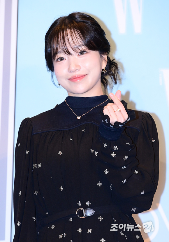 가수 겸 배우 조유리가 15일 오후 서울 종로구 포시즌스 호텔에서 열린 제20회 유방암 인식 항상 캠페인 자선 행사 'LOVR YOUR'에 참석하고 있다. [사진=정소희 기자]