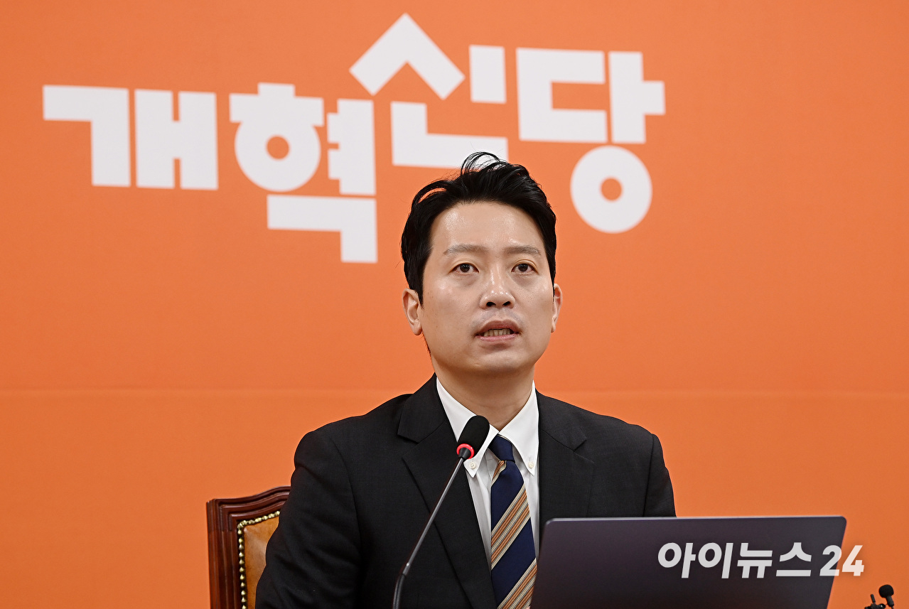 이기인 개혁신당 비대위원장(오른쪽)과 천하람 개혁신당 의원(왼쪽) [사진=연합뉴스]