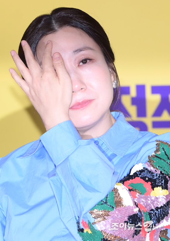 배우 라미란이 20일 오후 서울 강남구 메가박스 코엑스에서 열린 영화 '정직한 후보2'(감독 장유정) 언론시사회에 참석해 눈물을 보이고 있다. [사진=정소희 기자]