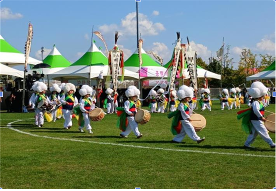  ‘제65회 한국민속예술제’에서 배영초등학교팀이 부산농악을 선보이고 있다. [사진=부산광역시]