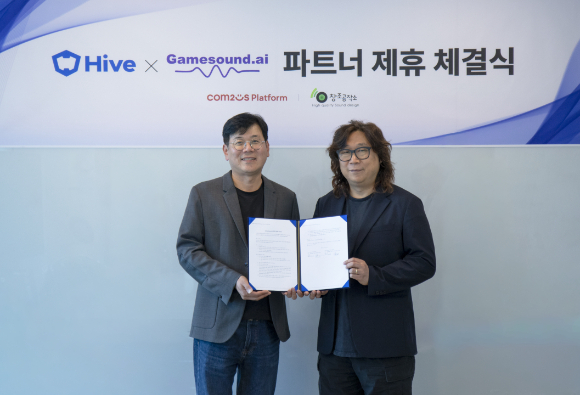 컴투스플랫폼 최석원 대표(왼쪽)와 창조공작소 신소헌 대표. [사진=컴투스플랫폼]